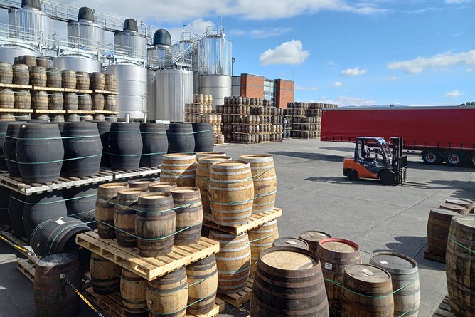 GND_CasksOnYard_20220825_112916_by_NeilSaad_lowres