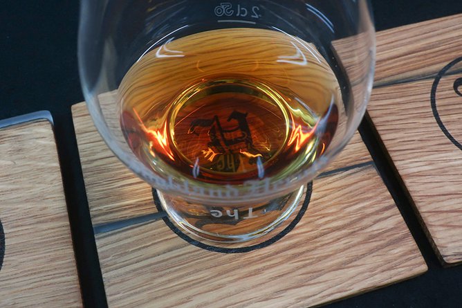 Untersetzer_mit_Glas_und_Whisky_lowres